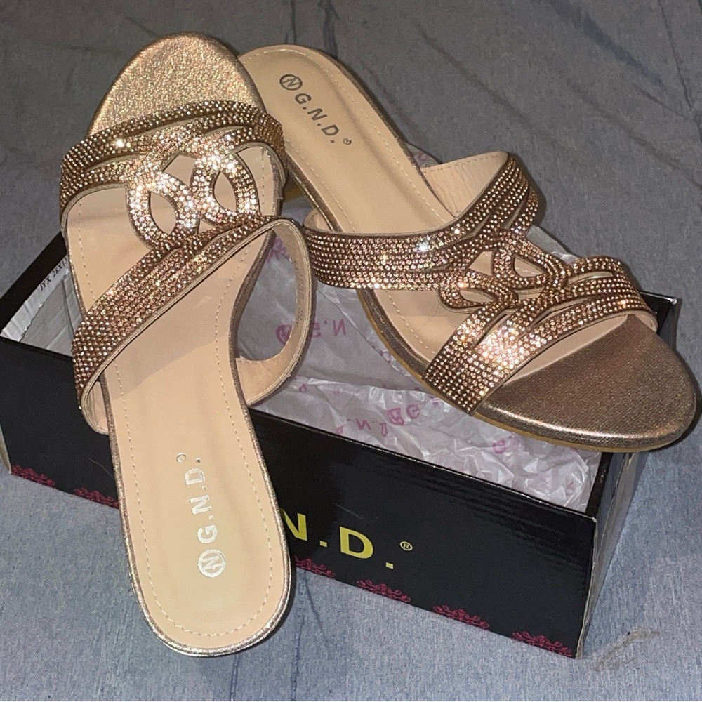 Lightly Used Sparkly Champagne Gold Kitten Heel — Size 10 Women
